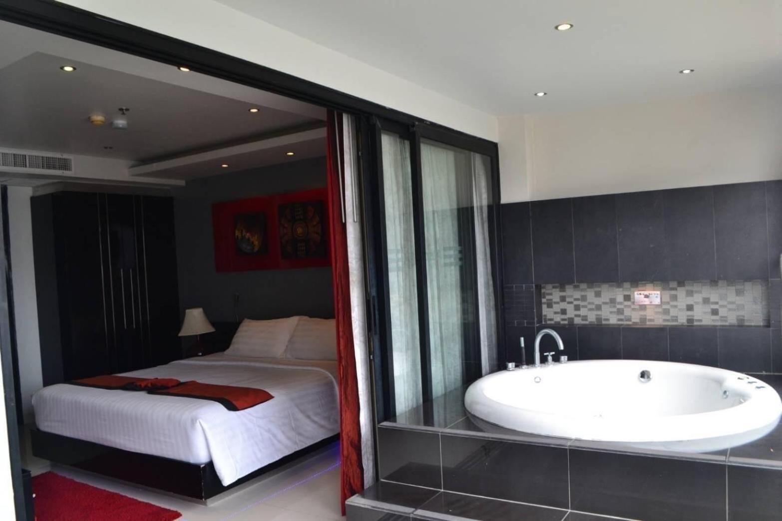 Absolute Bangla 65 Sqm Balcony With Jacuzzi Apartment Patong